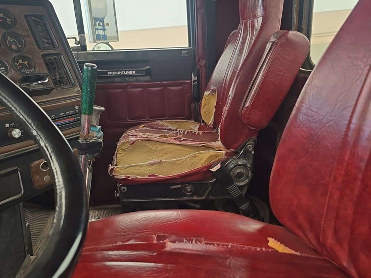 1991-freightliner-semi,-wet-kit,-9-speed,-air-brakes,-twin-fuel-tanks,-aluminum-ris,-ss-fenders,-11r24.5,-detroit-diesel-60-series,-air-slide-5th-wheel,-vin--1fuvdseb5lh392980-image-16