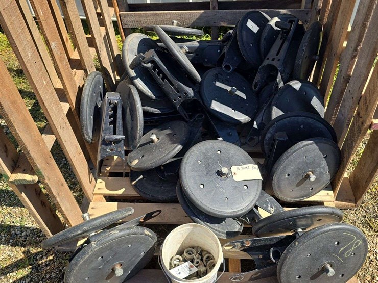 16-kinze-closing-wheel-systems-image-2