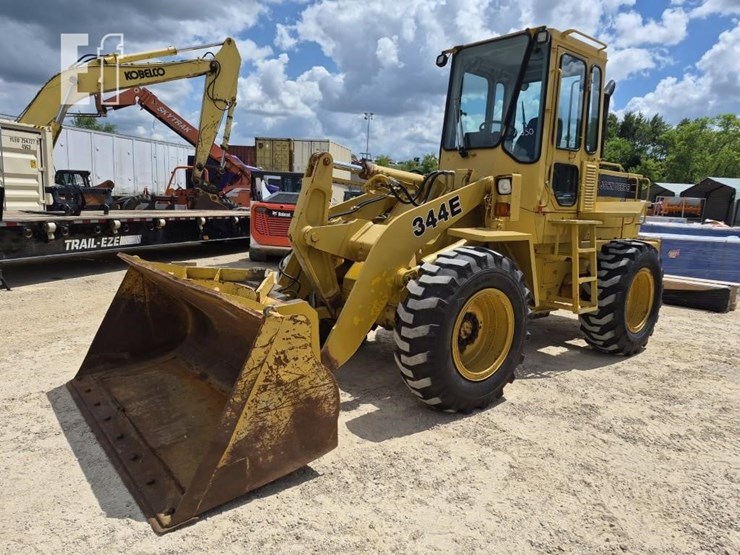 1989-deere-344e-image-5
