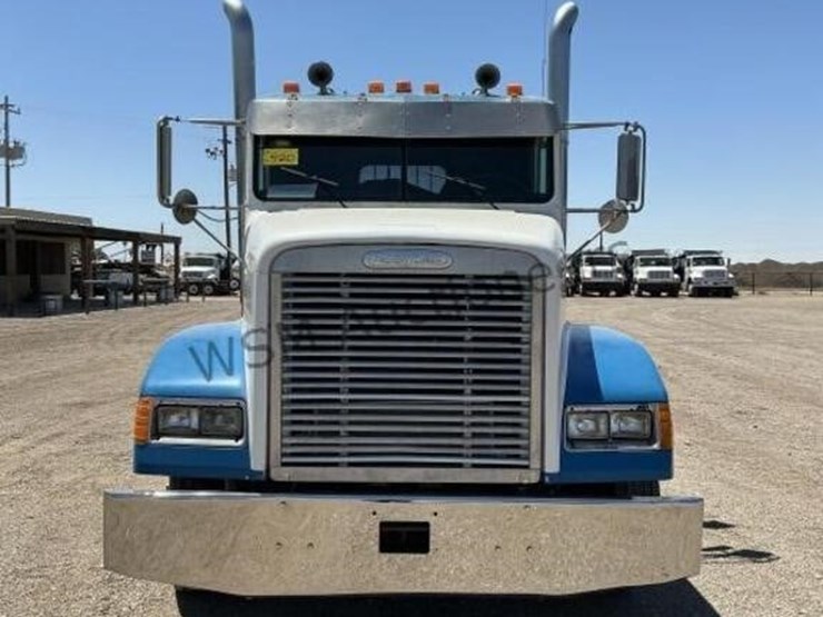 2000-freightliner-fld120-image-2