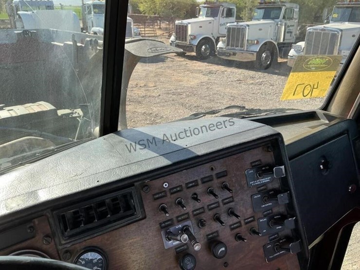 1999-peterbilt-357-image-19