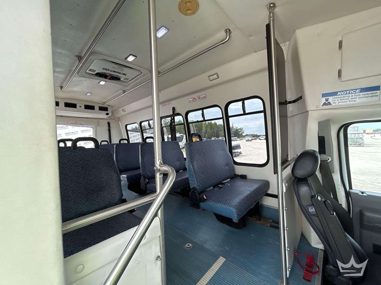 2015-ford-e450-image-23