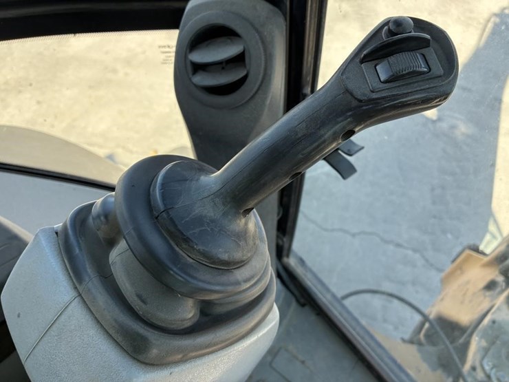 2014-caterpillar-430e-image-43