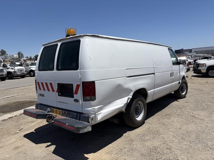2002-ford-e350-image-3
