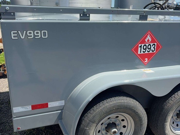 2023-thunder-creek-fuel-trailer,-990-gallon-of-fuel,-55-gallon-def-tank,-electric-pump-1-1/2''-hose,-tandem-axle,-spare-tires,-bumper-hitch-image-5