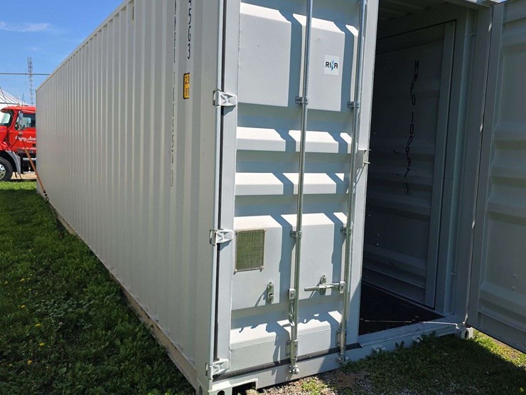 like-new-40ft-shipping-container,-used-very-little,-with-4-side-doors-image-6
