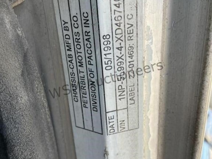 1999-peterbilt-379-image-16