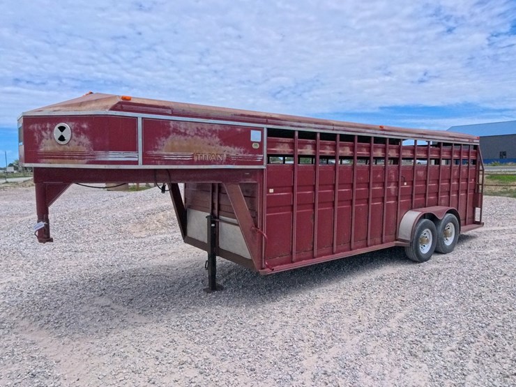 1992-titan-trailer-image-10
