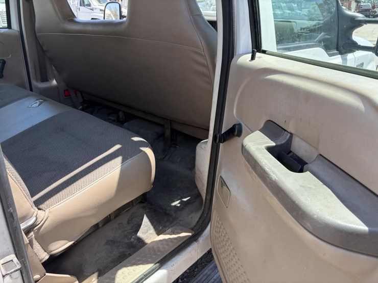 2004-ford-f350-xl-image-11