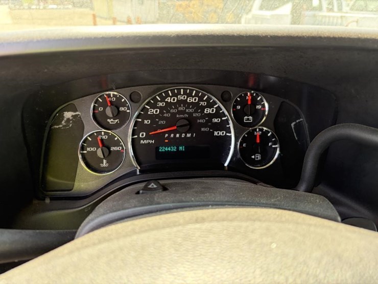 2011-gmc-3500-image-16