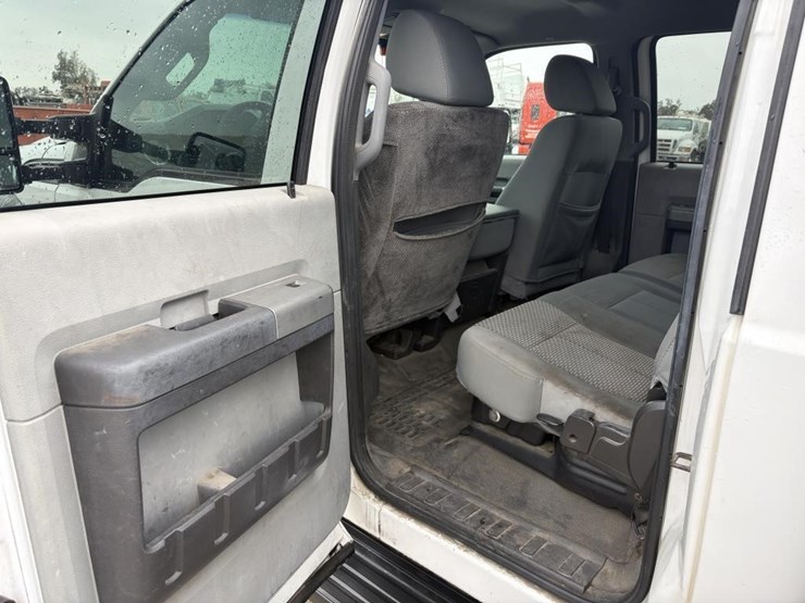 2011-ford-f550-xlt-image-14