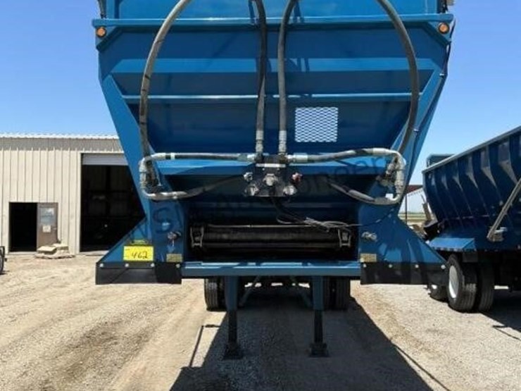 2020-versa-v-bottom-spreader-trailer-image-2