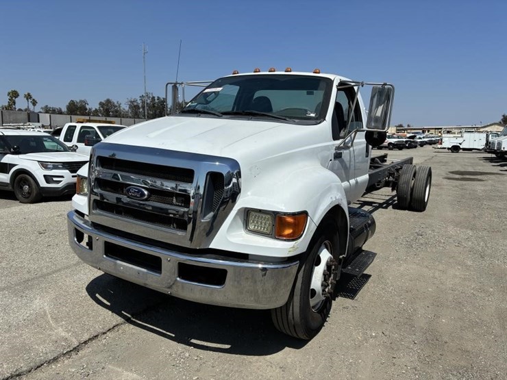 2015-ford-f650-image-1