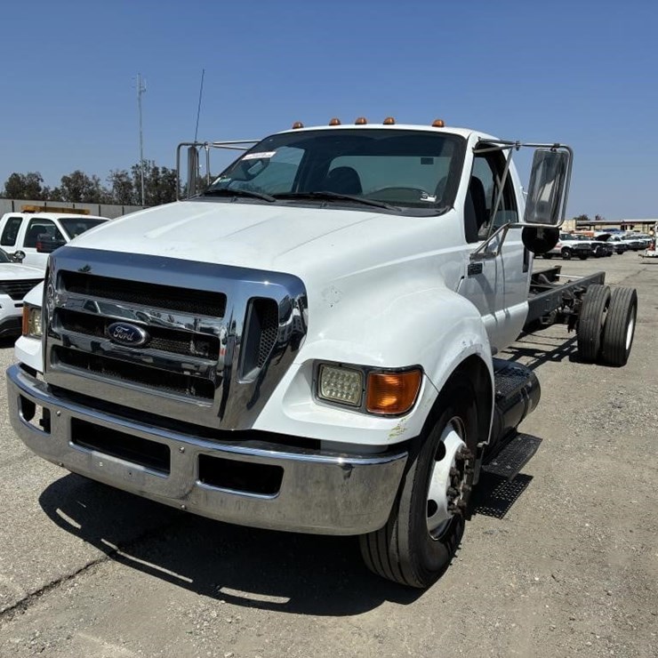2015 FORD F650