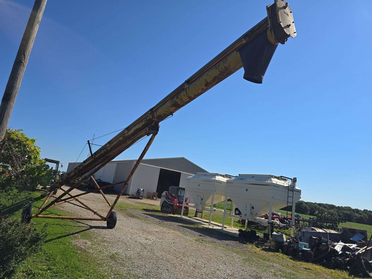 10x60-straight-auger,-540pto,-crank-winch-in-working-order-image-4