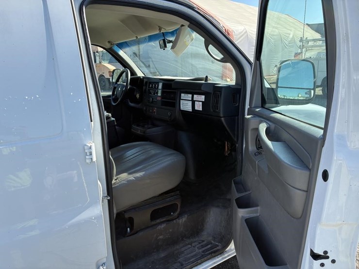 2014-utility-van-image-10