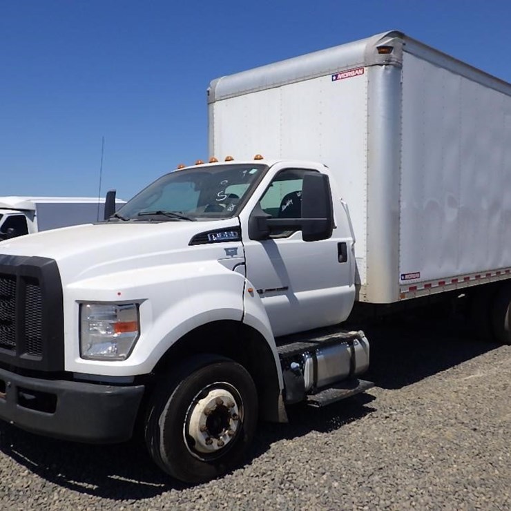 2017 FORD 650