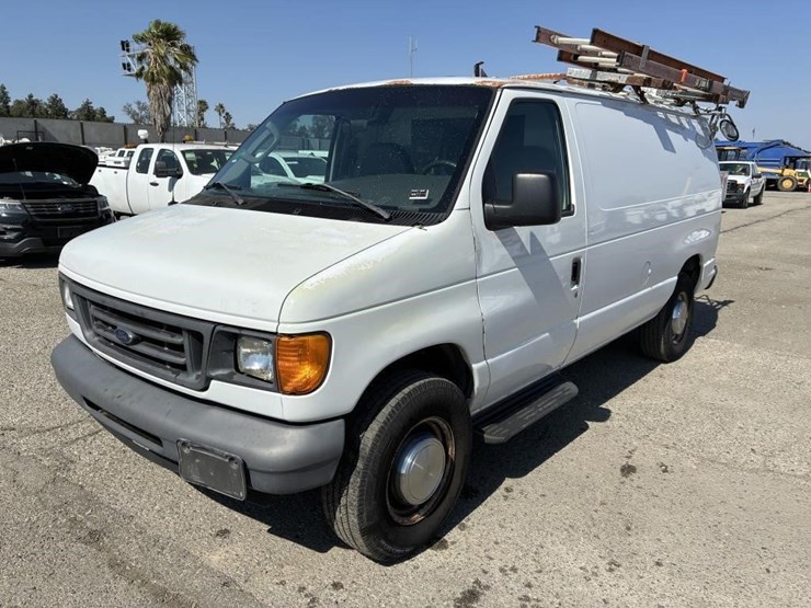 2006-ford-e350-image-1