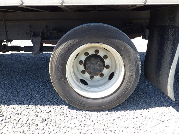 2017-ford-650-image-9