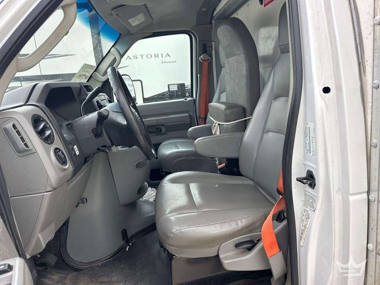 2019-ford-e350-image-13