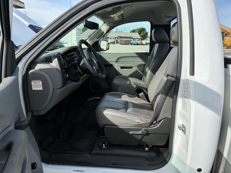 2011-chevrolet-2500hd-image-10