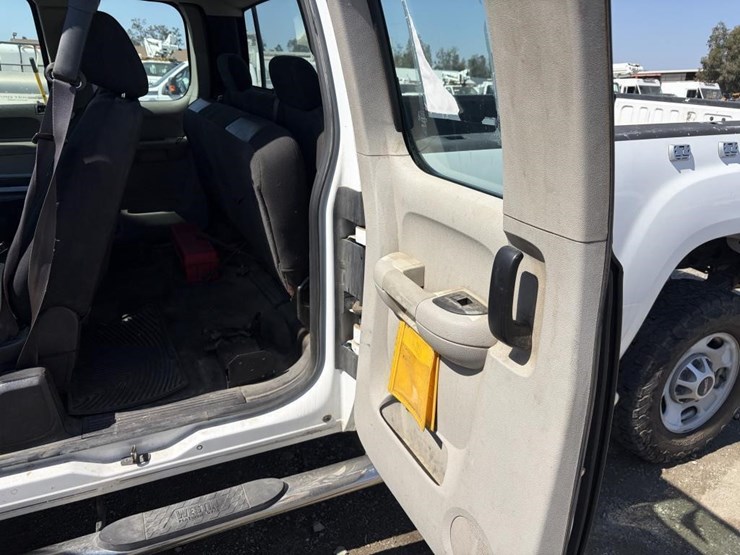 2012-gmc-sierra-2500-image-12