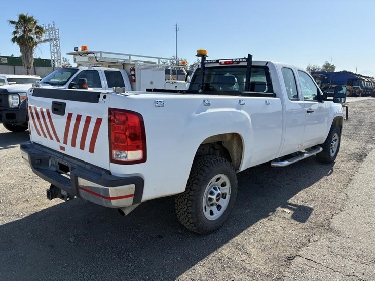 2012-gmc-sierra-3500-image-3