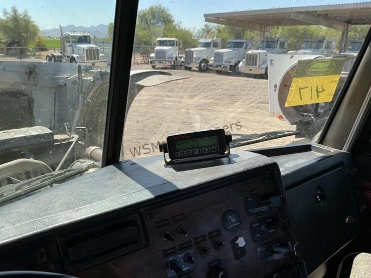 1999-peterbilt-379-image-19