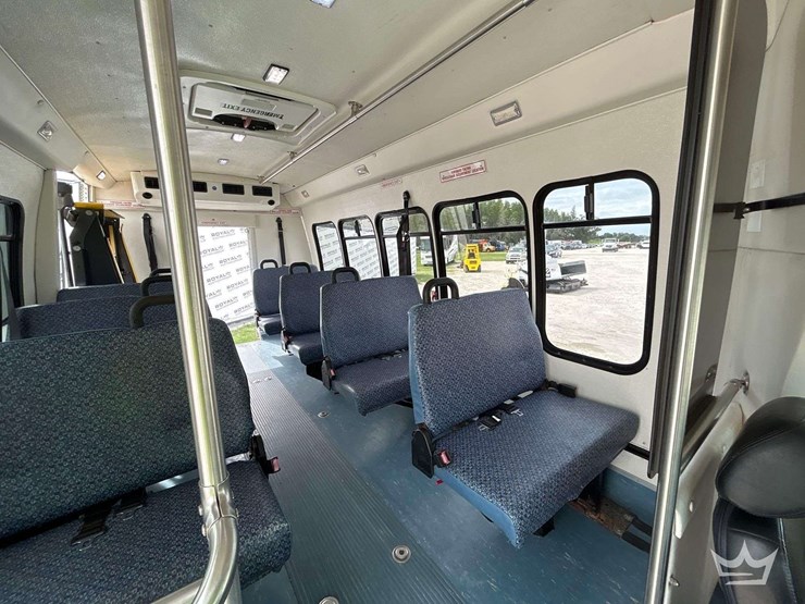 2015-ford-e450-image-24