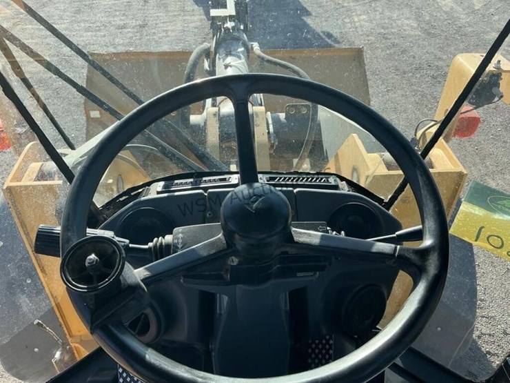 2017-deere-624k-image-22