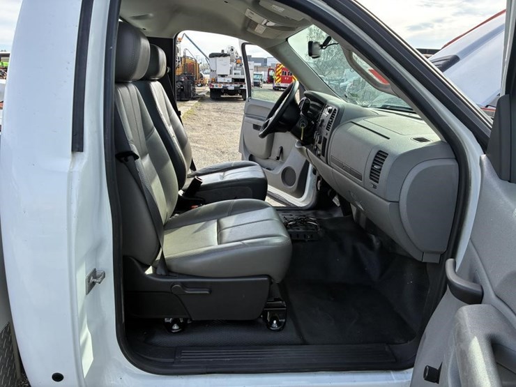 2011-chevrolet-2500hd-image-9