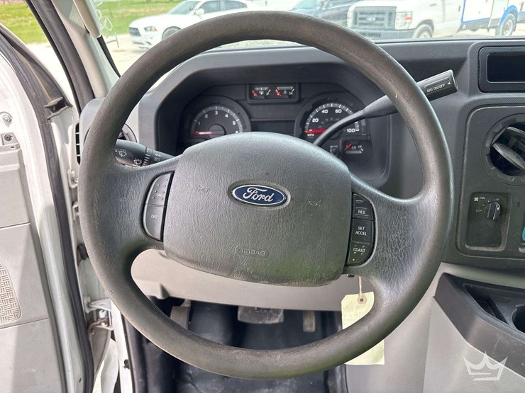 2014-ford-cargo-image-8