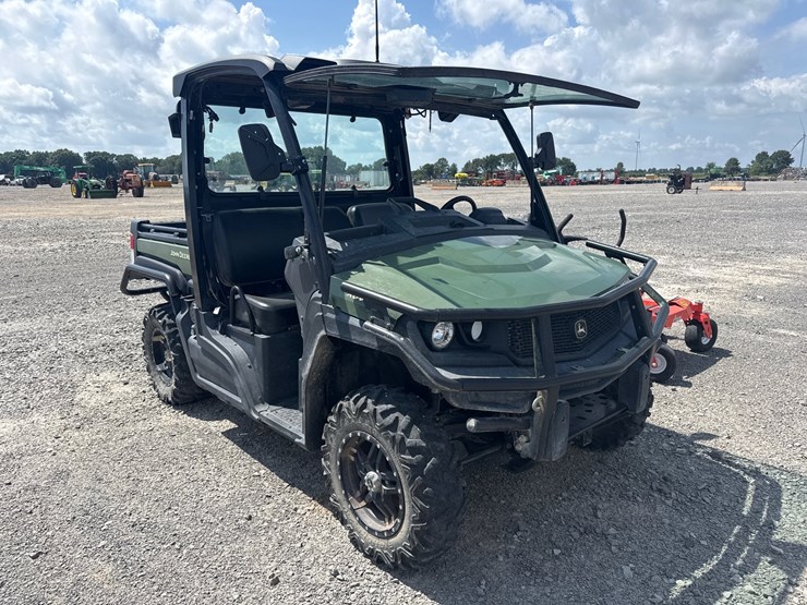 2023-john-deere-gator-image-2