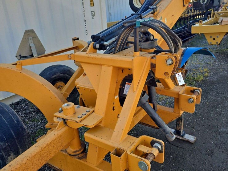 hurricane-side-arm-ditcher,-3pt,-big-1000pto,-3-hyd.-remotes,-rear-dolly-wheels,-side-counter-weight-image-13