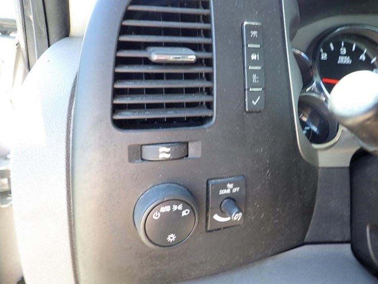 2014-chevrolet-2500hd-image-24