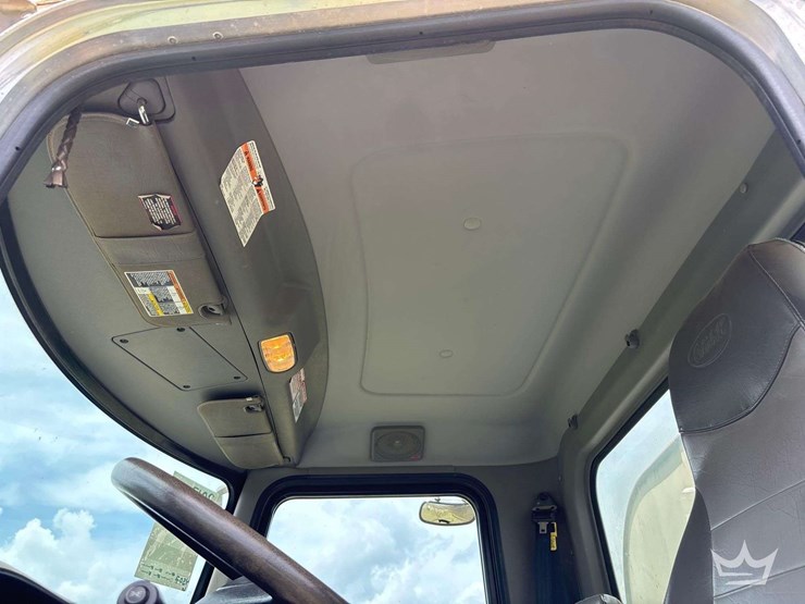 2017-peterbilt-337-image-42