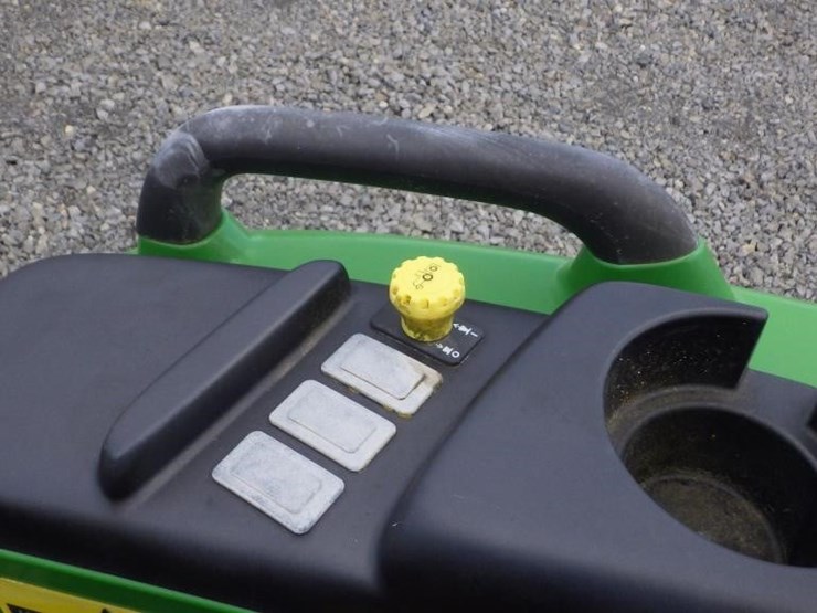 john-deere-3032e-image-35