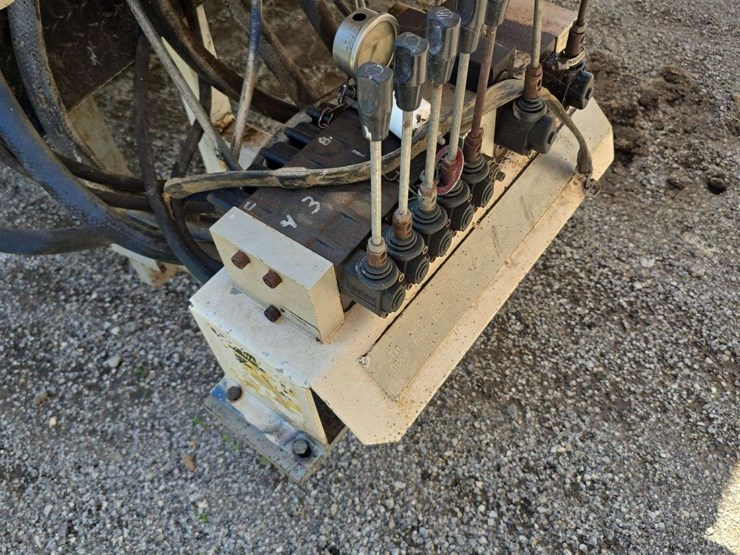 12-ton-adams-fertilizer-tender-on-running-gear,-used-last-fall,-hyd.-drive-controls,-2-compartments,-roll-tarp-image-13