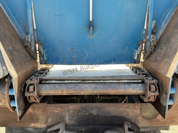 2014-versa-v-bottom-spreader-trailer-image-12