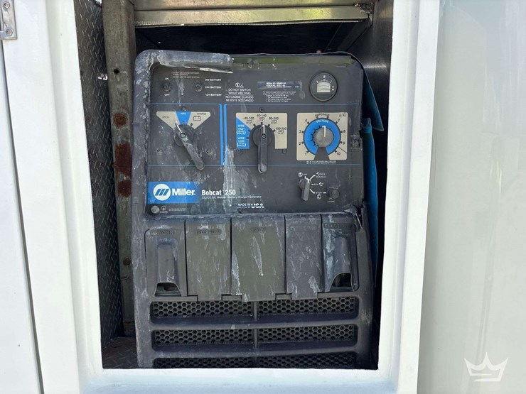 2017-freightliner-m2-106-image-24