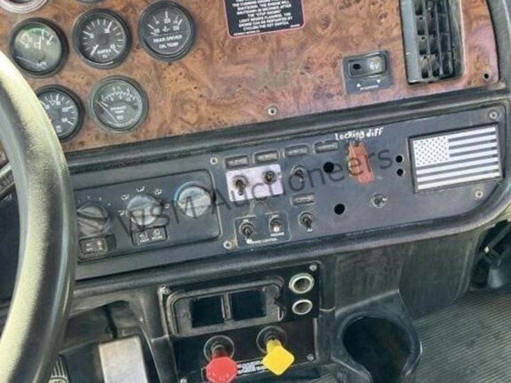 2001-peterbilt-379-image-20
