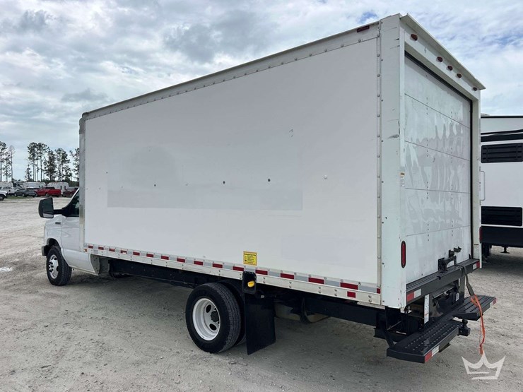 2019-ford-e350-image-4