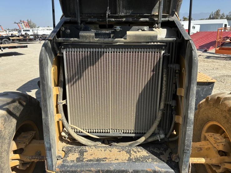 2022-caterpillar-430-image-41