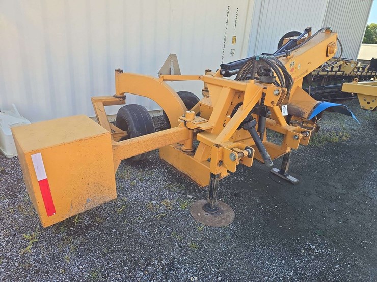 hurricane-side-arm-ditcher,-3pt,-big-1000pto,-3-hyd.-remotes,-rear-dolly-wheels,-side-counter-weight-image-2