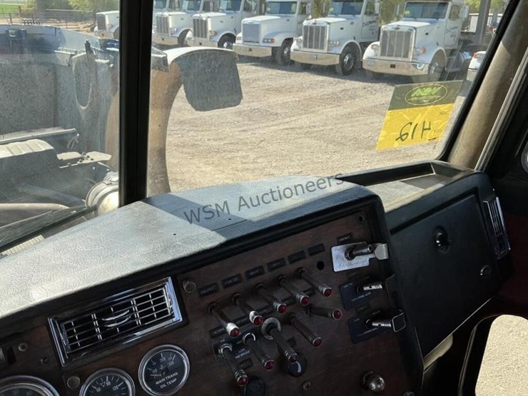 2000-peterbilt-379-image-20