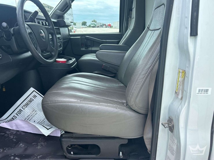 2019-gmc-savana-12ft.-reefer-box-truck-image-13