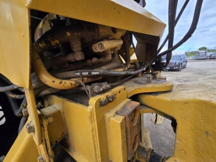 1996-caterpillar-d250e-image-33