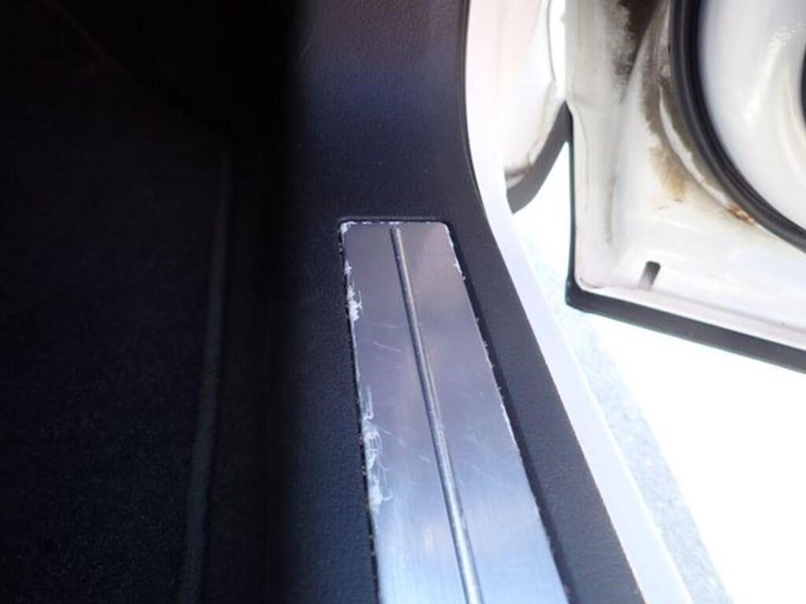 2011-ford-edge-image-38