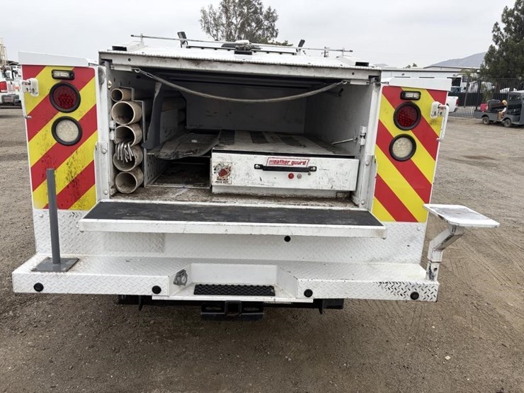 2017-ford-f350-xl-image-13