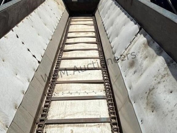 2014-versa-v-bottom-spreader-trailer-image-18